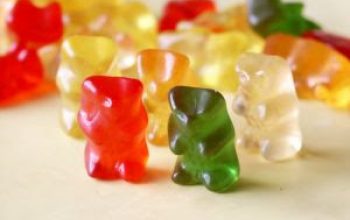 Gominolas y caramelos para decorar la mesa.