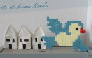 Un pajarito hecho con hama beads.