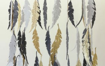 Un móvil de plumas.