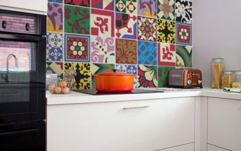 Adhesivos para baldosas como si fueran los 60.