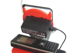 Reciclar una botella y hacer un soporte para el móvil.