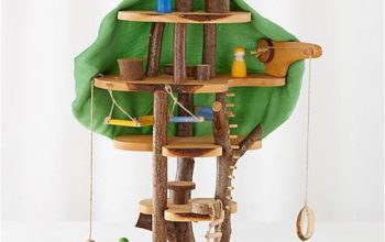 Una casa del árbol para muñecas.