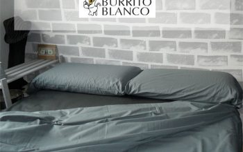 Un puzzle de sábanas para vestir la cama.