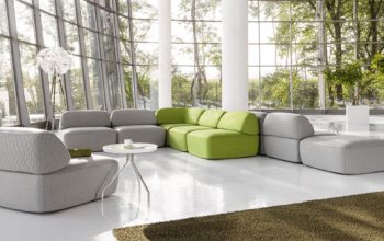 Un sofá modular moderno.