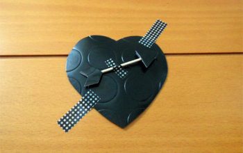 Un adorno de San Valentín para la puerta.