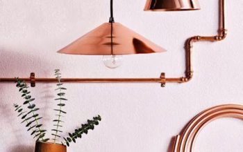 Se decora con rosa, cobre y mármol.