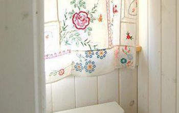 Decorar ventanas al estilo bohemio con pañuelos.