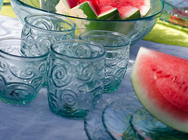 Vasos de cristal para mesas de verano