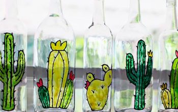 Una genial idea para reciclar botellas como «cactus»para decorar